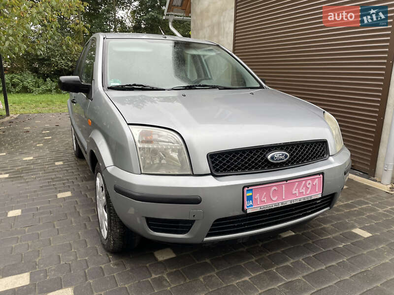 Хэтчбек Ford Fusion 2005 в Косове
