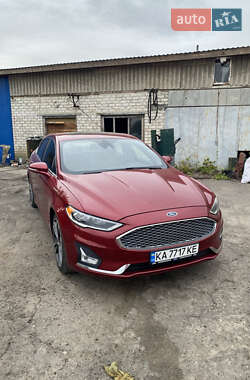Седан Ford Fusion 2019 в 
