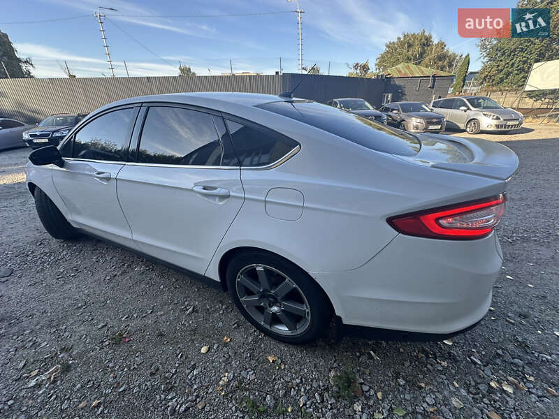 Седан Ford Fusion 2015 в Ніжині
