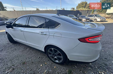 Седан Ford Fusion 2015 в 