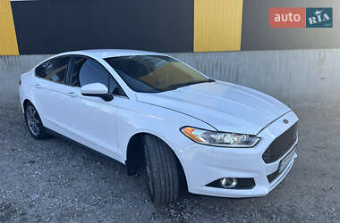 Седан Ford Fusion 2015 в 