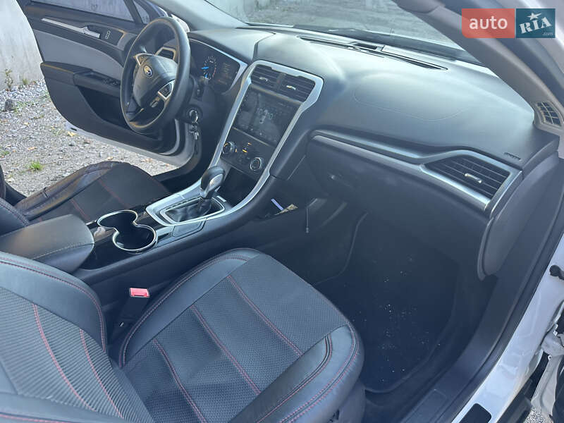 Седан Ford Fusion 2015 в Ніжині