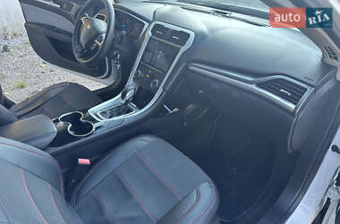 Седан Ford Fusion 2015 в 