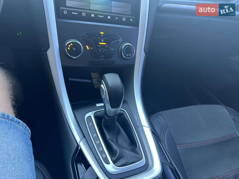 Седан Ford Fusion 2015 в Ніжині