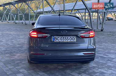 Седан Ford Fusion 2018 в 