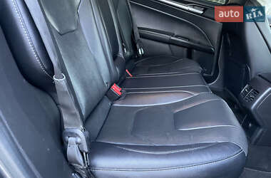 Седан Ford Fusion 2018 в 