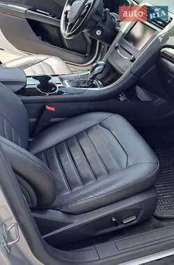 Седан Ford Fusion 2013 в 