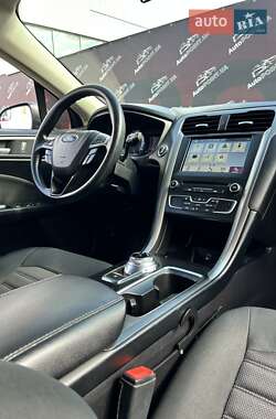 Седан Ford Fusion 2018 в 