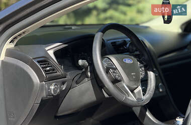 Седан Ford Fusion 2018 в 