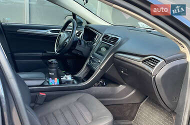 Седан Ford Fusion 2017 в 