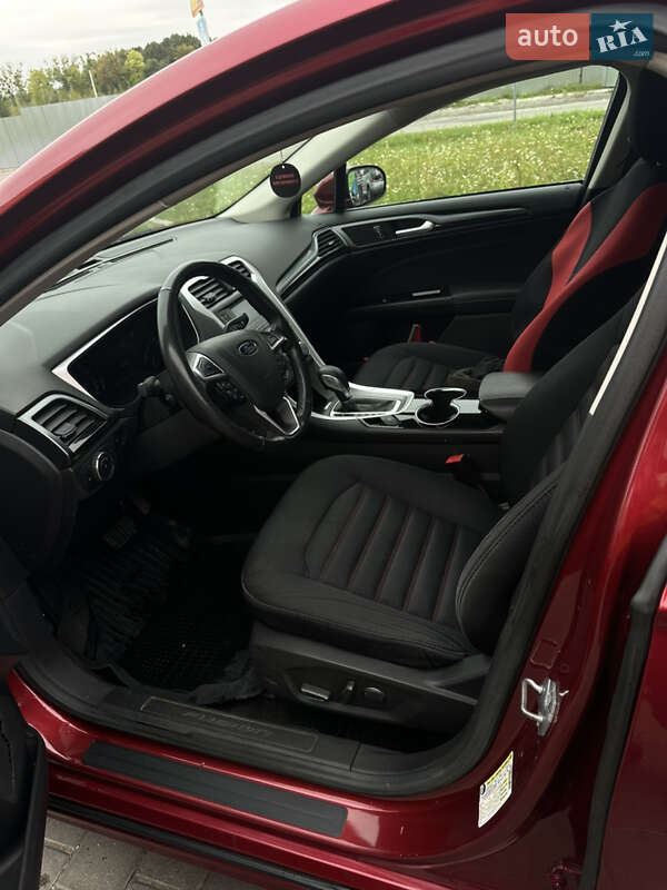 Седан Ford Fusion 2015 в Львові