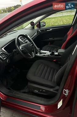 Седан Ford Fusion 2015 в 