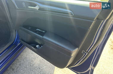 Седан Ford Fusion 2015 в 
