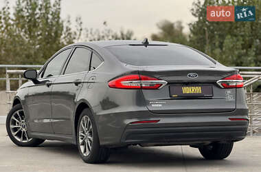 Седан Ford Fusion 2020 в 