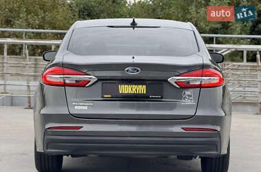 Седан Ford Fusion 2020 в 