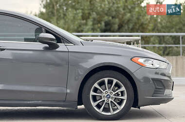 Седан Ford Fusion 2020 в 