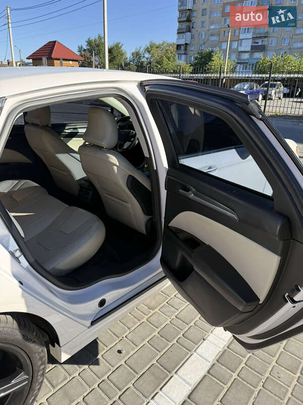 Седан Ford Fusion 2015 в Олександрії