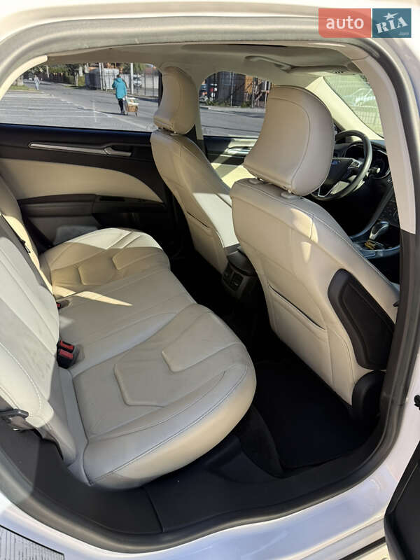 Седан Ford Fusion 2015 в Олександрії