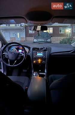 Седан Ford Fusion 2017 в 