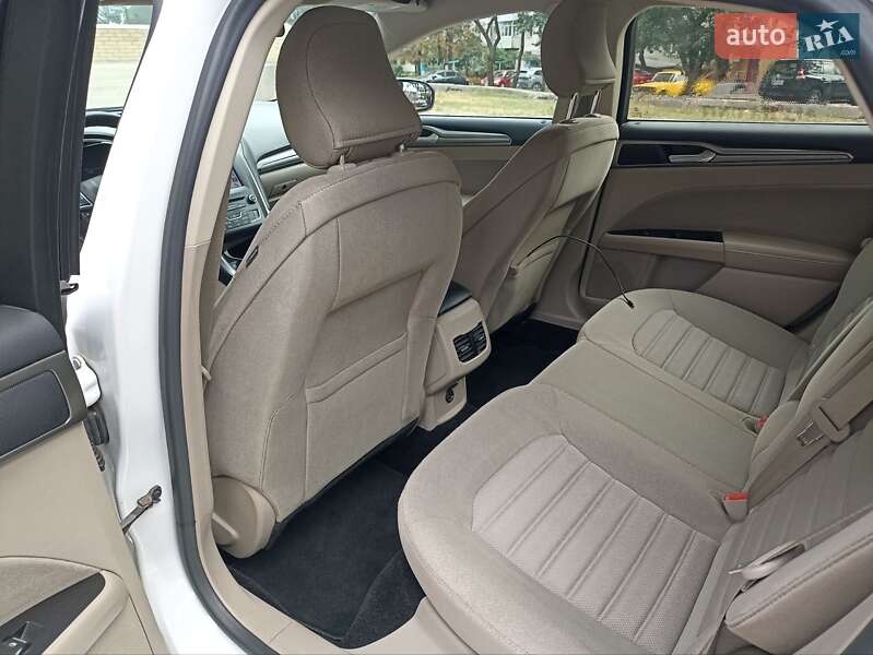 Седан Ford Fusion 2016 в Черкасах