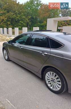 Седан Ford Fusion 2013 в 