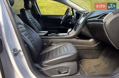 Седан Ford Fusion 2013 в 