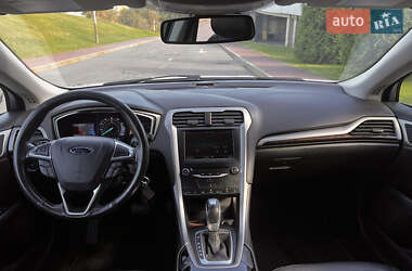 Седан Ford Fusion 2013 в 