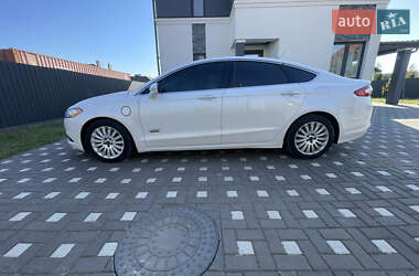 Седан Ford Fusion 2015 в 