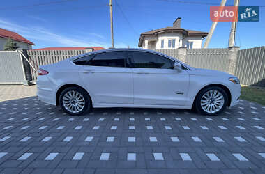 Седан Ford Fusion 2015 в 