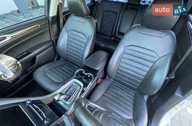 Седан Ford Fusion 2015 в 
