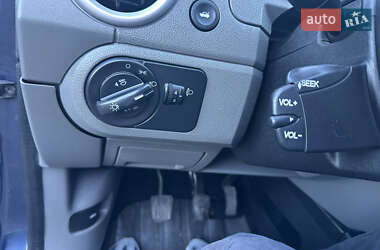 Хетчбек Ford Fusion 2003 в 