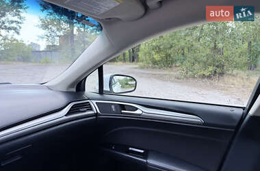 Седан Ford Fusion 2017 в 