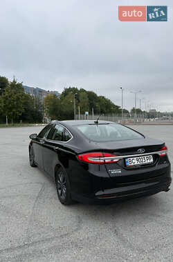 Седан Ford Fusion 2017 в 