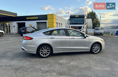 Седан Ford Fusion 2017 в 