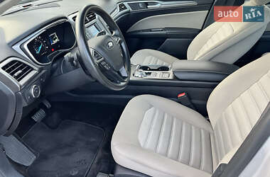Седан Ford Fusion 2017 в 
