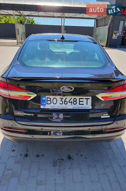 Седан Ford Fusion 2019 в 