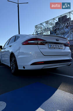 Седан Ford Fusion 2017 в 