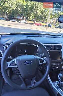 Седан Ford Fusion 2015 в 