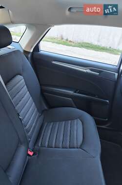 Седан Ford Fusion 2015 в 