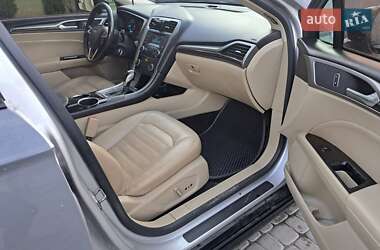 Седан Ford Fusion 2013 в 