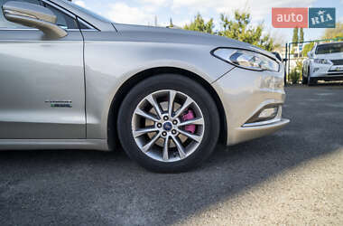 Седан Ford Fusion 2016 в 