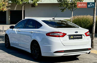 Седан Ford Fusion 2015 в 