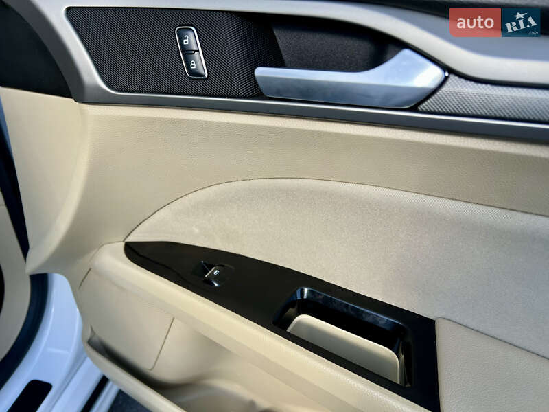 Седан Ford Fusion 2015 в Києві