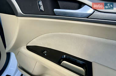 Седан Ford Fusion 2015 в 
