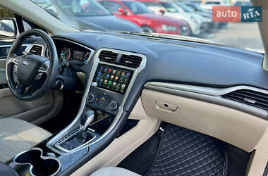 Седан Ford Fusion 2015 в 