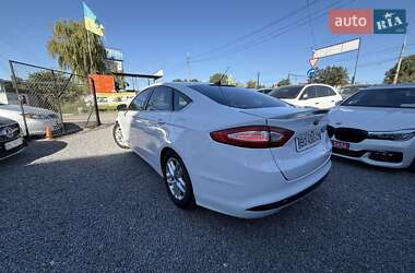 Седан Ford Fusion 2016 в 