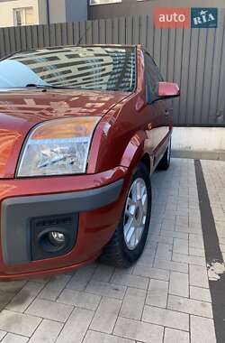 Хэтчбек Ford Fusion 2008 в 