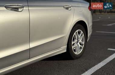 Седан Ford Fusion 2013 в 