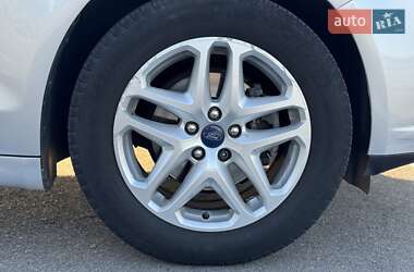 Седан Ford Fusion 2013 в 
