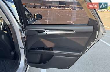 Седан Ford Fusion 2013 в 